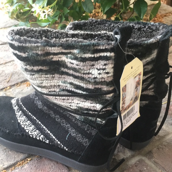 TOMS WARM NEPAL BLACK BOOTS - Picture 4 of 7